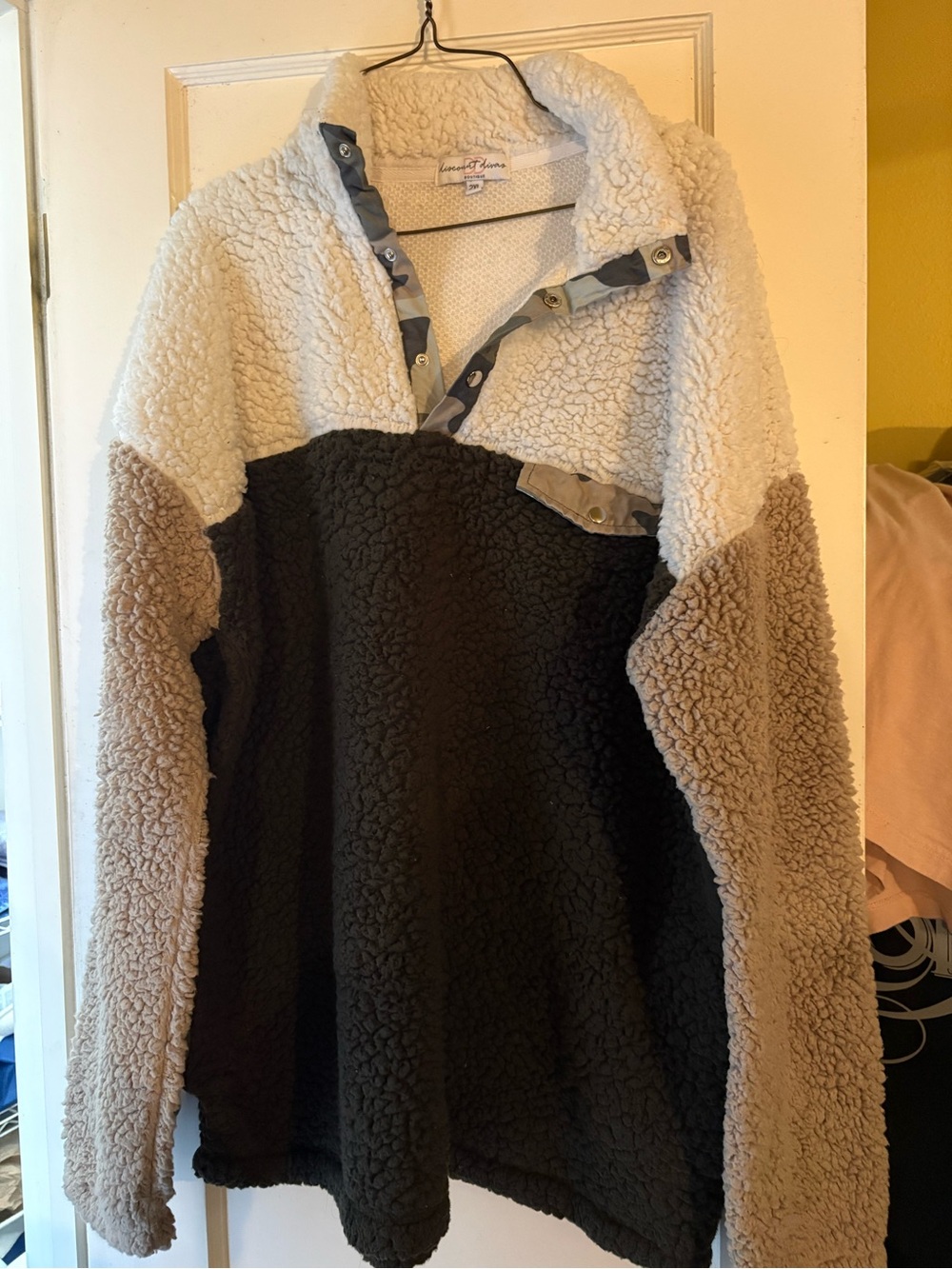 Men's Colorblock Sherpa V-Neck Pullover Sweater - Cream, Brown, Black